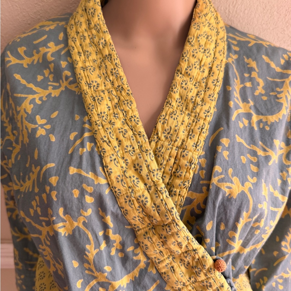 Yellow and Gray Floral Wrap Top size 7 used - Picture 3 of 7